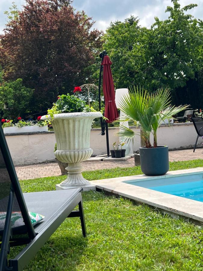 L'Escale Chambres Et Table D'Hotes Verdun-sur-le-Doubs Екстериор снимка